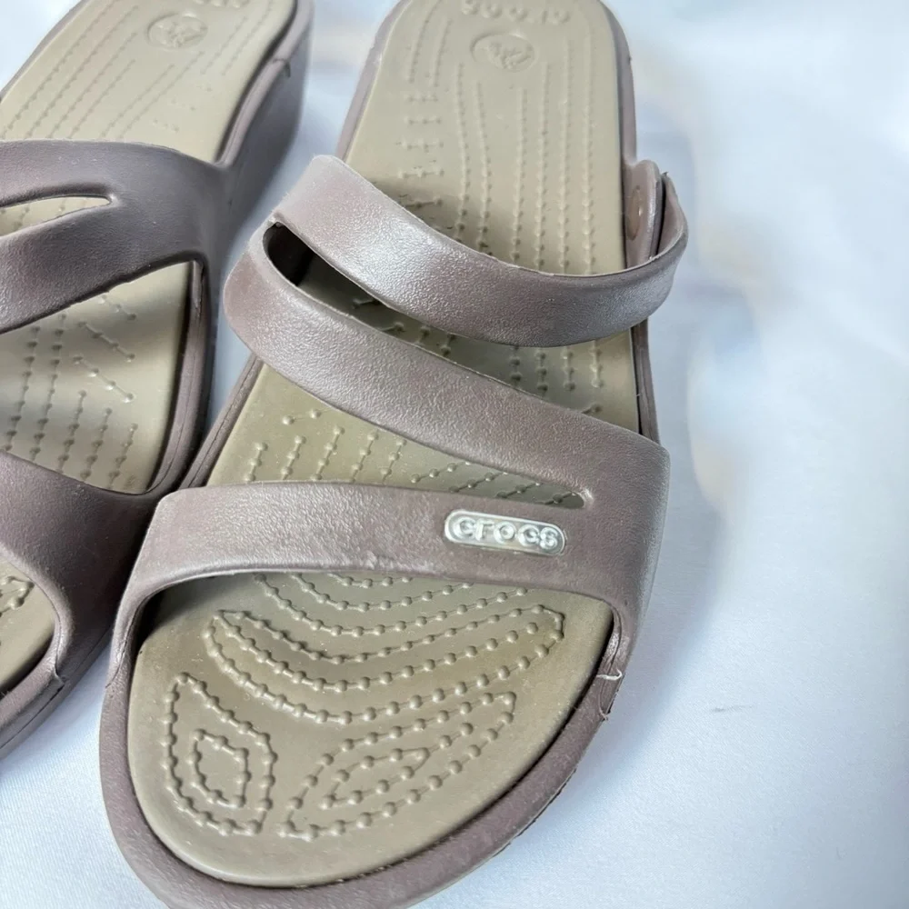 CROCS Patricia Mini Wedge Womens Sandals‎ 9 Brown Slide Casual Outdoor Open Toe